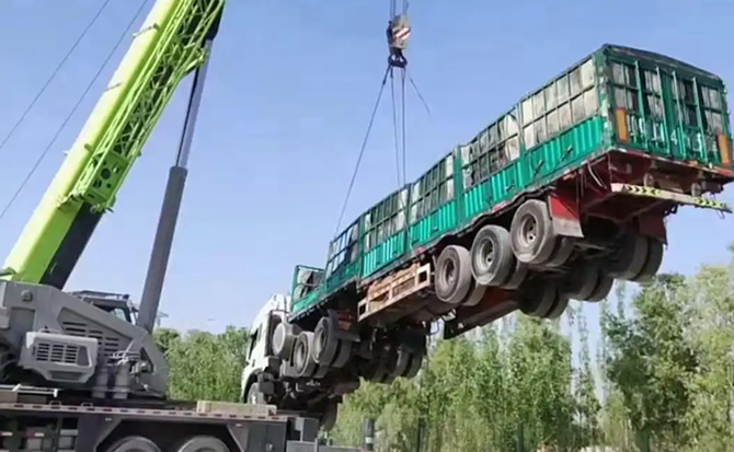 雄关区道路脱困救援案例
