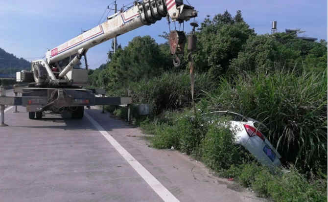 雄关区重载吊车救援 雄关区重载吊车救援
